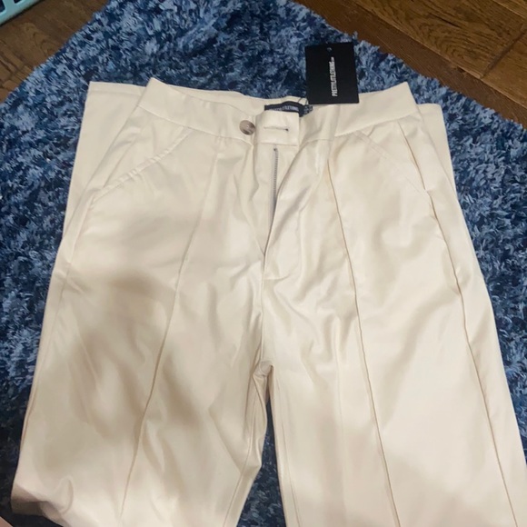 PrettyLittleThing Cream Pleated Pants - Picture 2 of 6